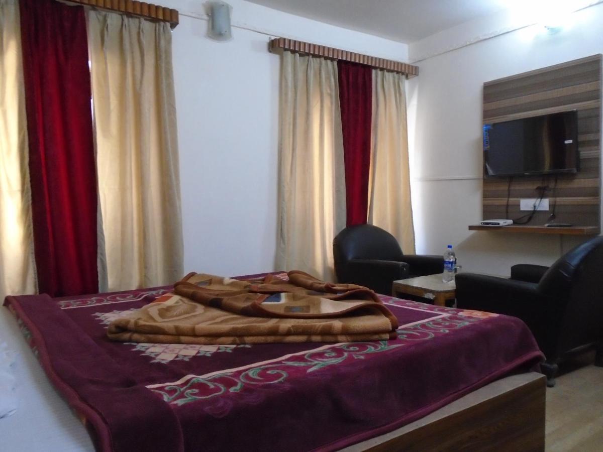 Hotel Magnolia Mallroad Manali Eksteriør bilde