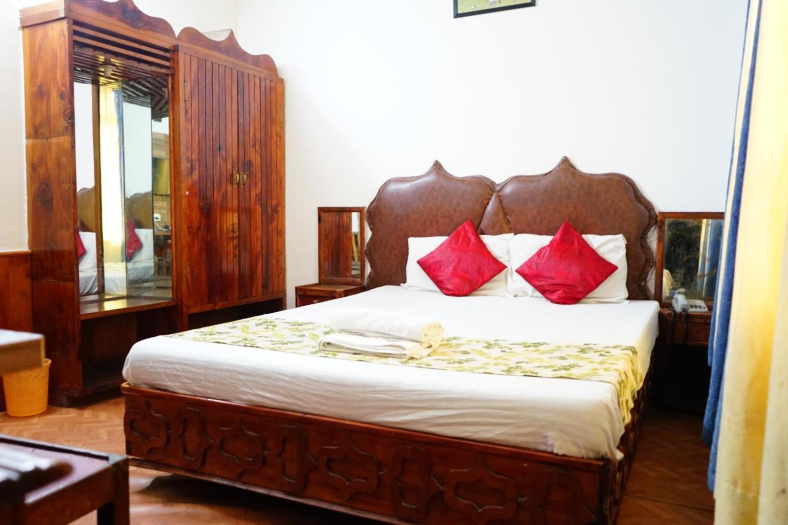 Hotel Magnolia Mallroad Manali Eksteriør bilde