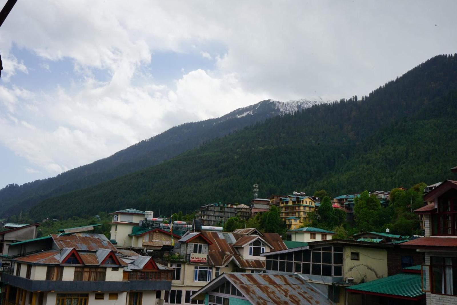 Hotel Magnolia Mallroad Manali Eksteriør bilde